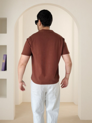 Camiseta regular fit cafe